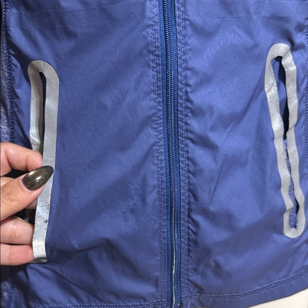 Lululemon Run: Featherweight Hybrid Jacket
Royalty size 4 - Picture 10 of 16